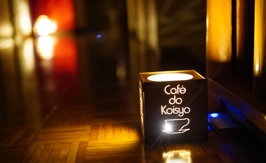 消灯後は、かわいいモチーフのLEDランタンが足元を照らします。