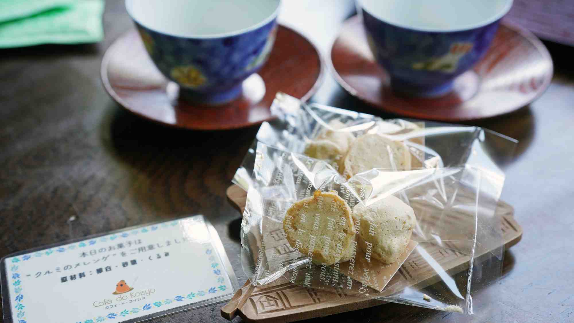 お部屋のお菓子はパティシエールの手作りです