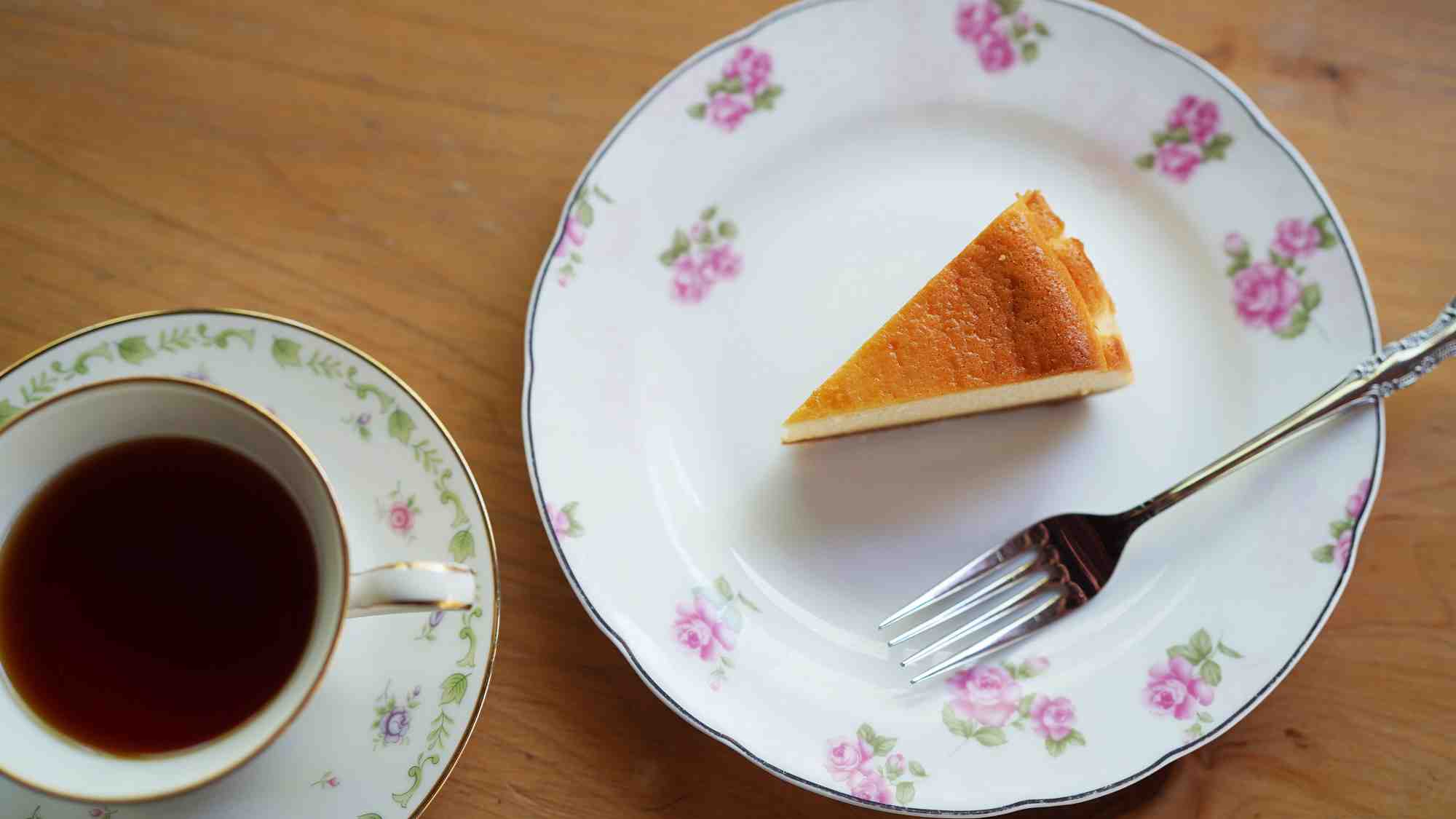 【カフェ・ド・コイショ】では、オリジナルドリップコーヒーと日替わりスイーツをご用意してます。