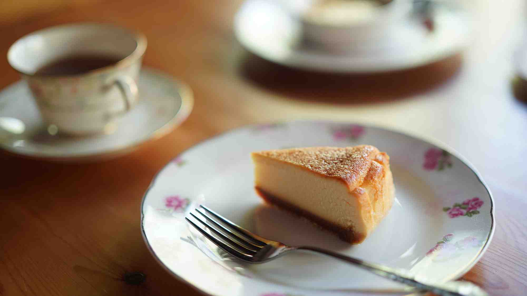 【カフェ・ド・コイショ】では、オリジナルドリップコーヒーと日替わりスイーツをご用意してます。