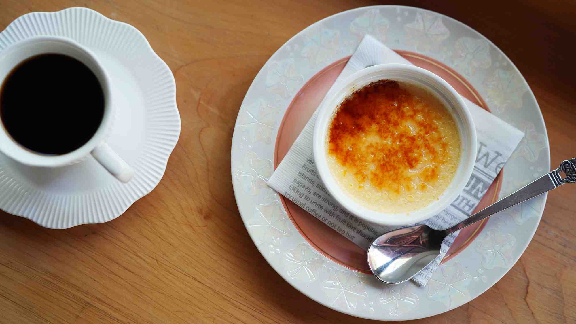 【カフェ・ド・コイショ】では、オリジナルドリップコーヒーと日替わりスイーツをご用意してます。