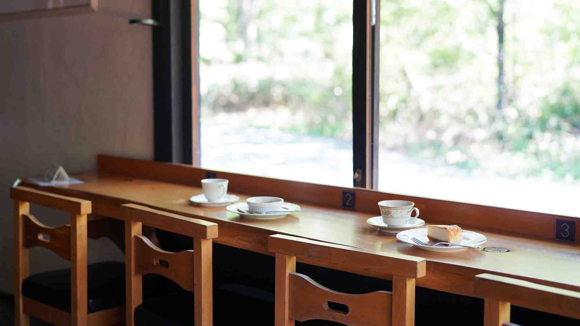 併設のカフェ店内