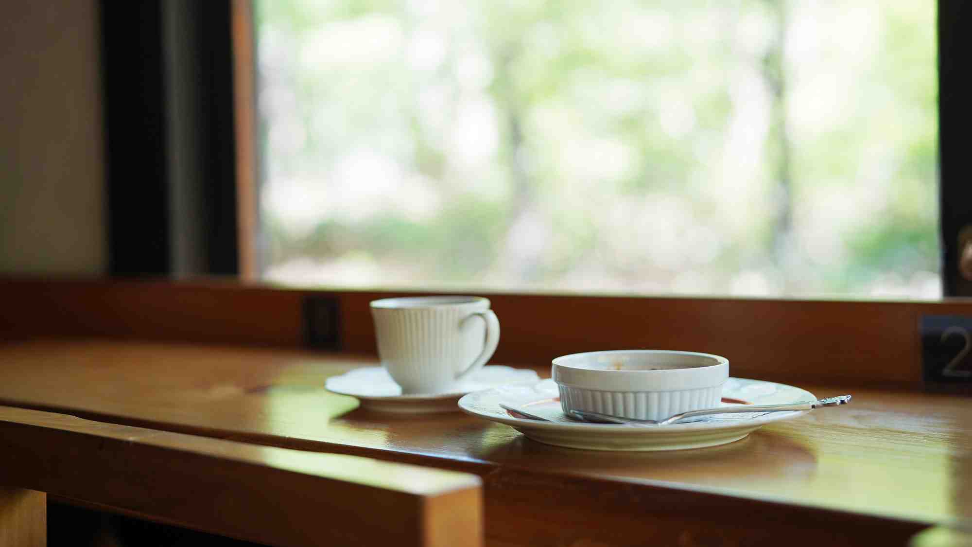 【カフェ・ド・コイショ】お好きなお席におくつろぎください