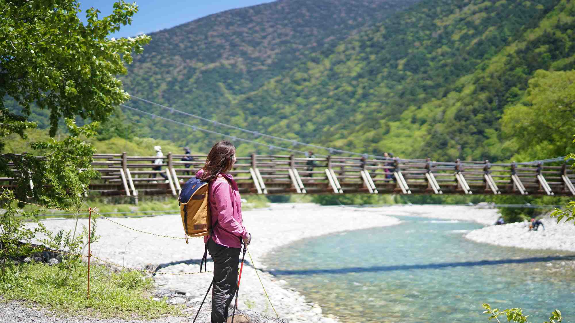 明神橋へ向かう心地よい散策
