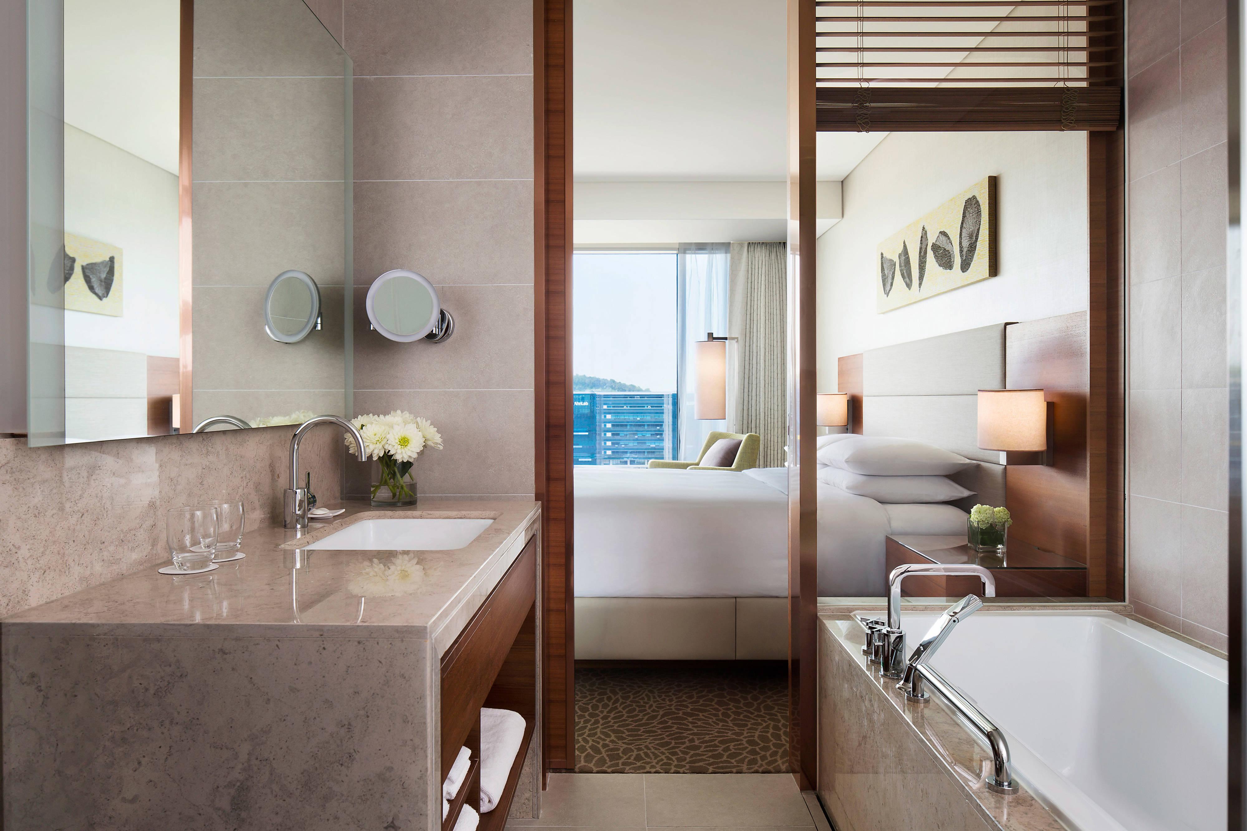 Junior Suite - Bathroom