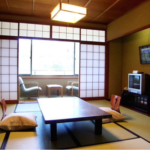Standard Japanese-style room 8 tatami mats