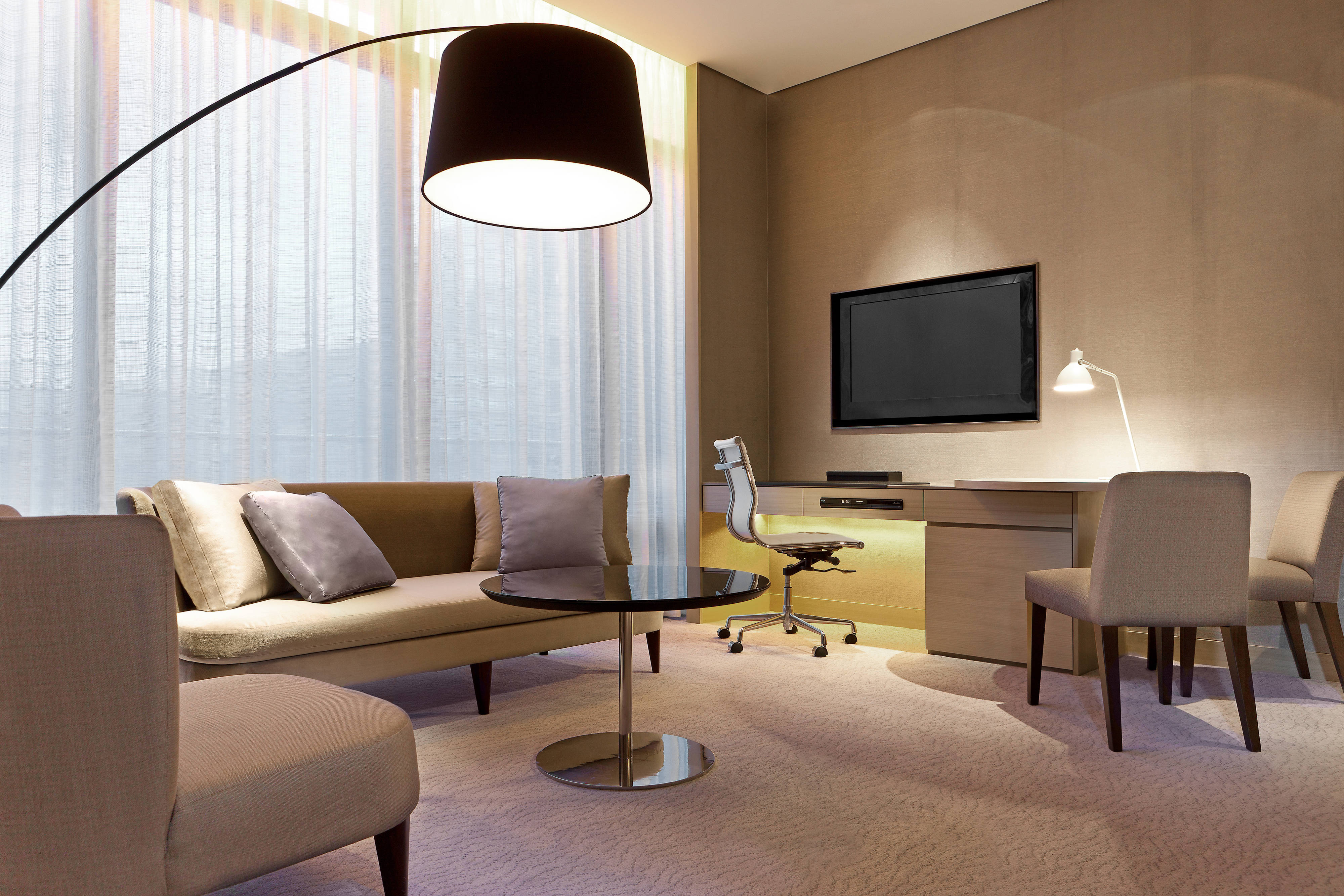 Executive Suite-Living Room_
