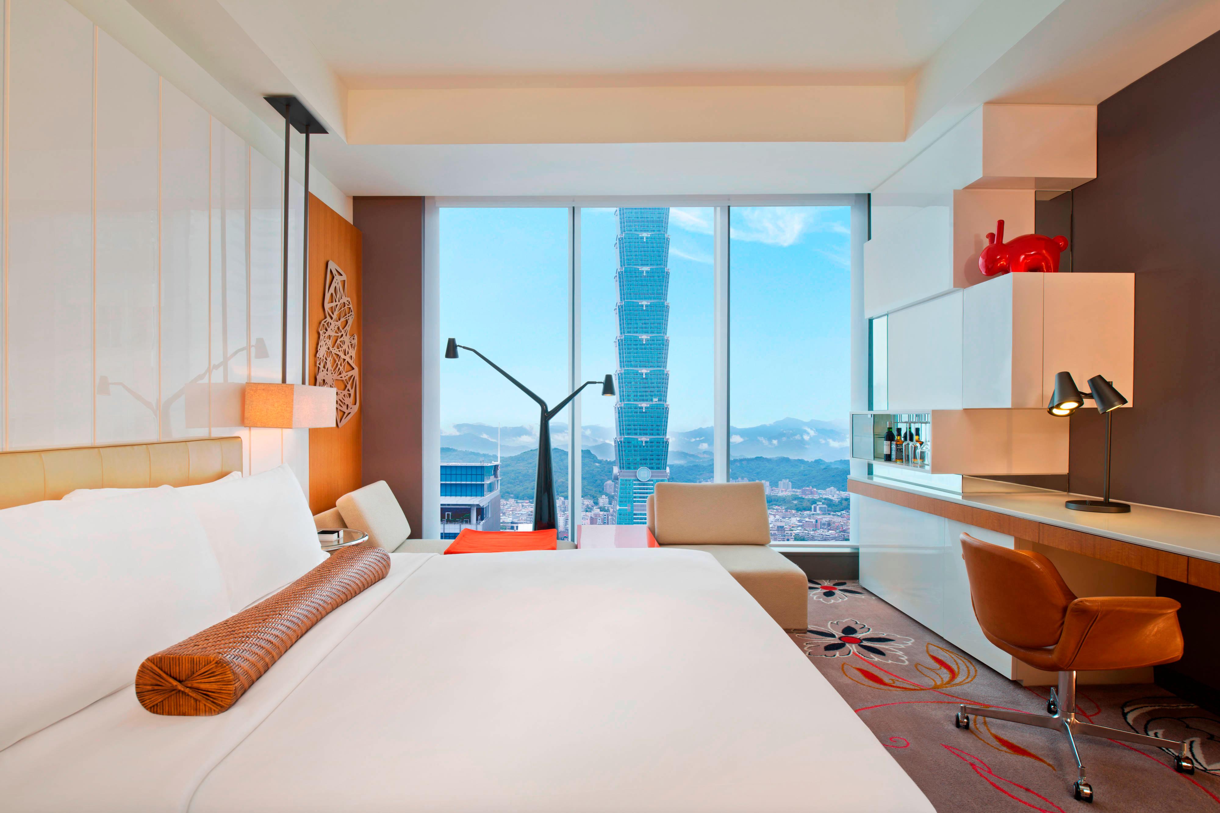 Spectacular Guest Room With Taipei 101