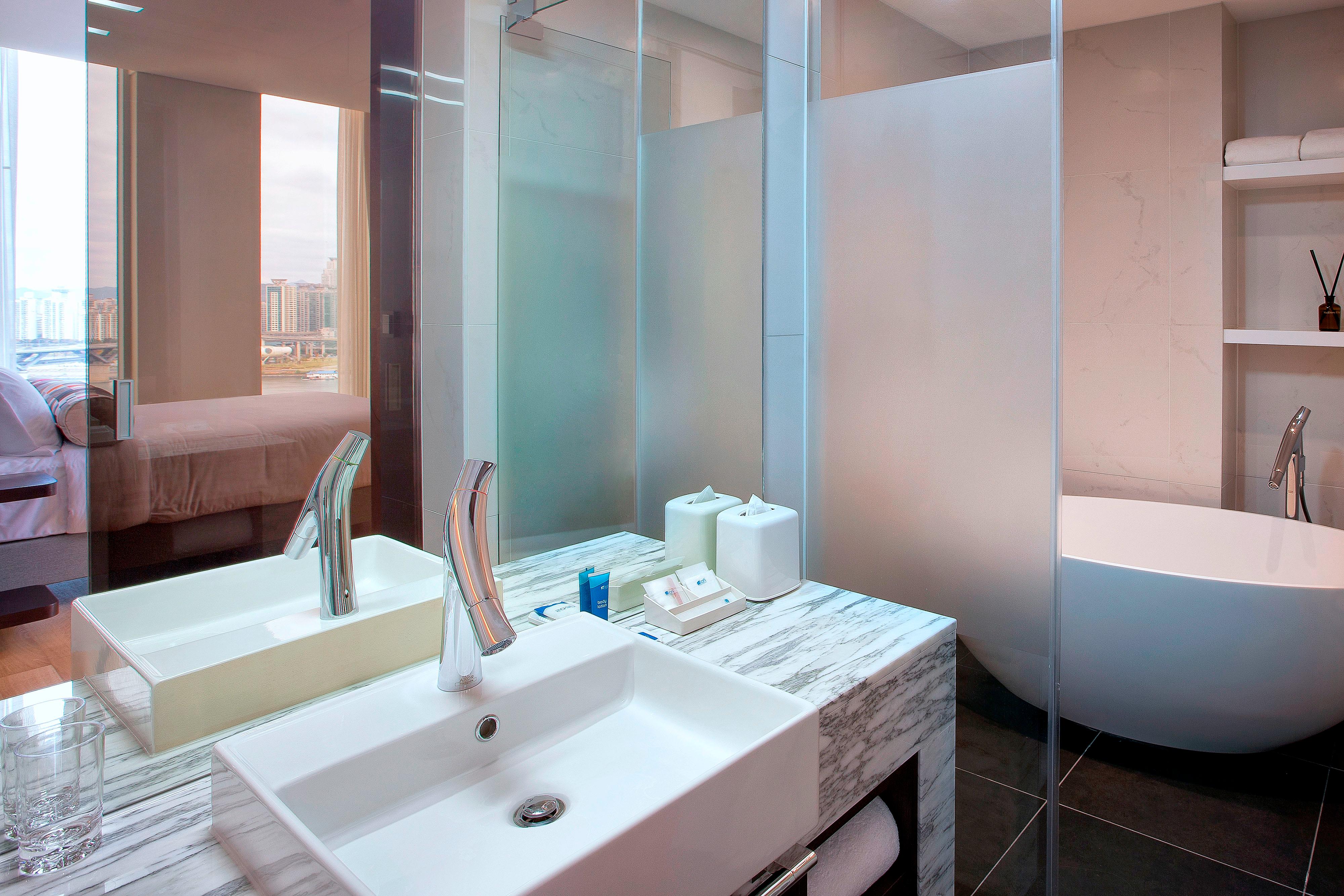 Aloft Urban Suite - Bathroom