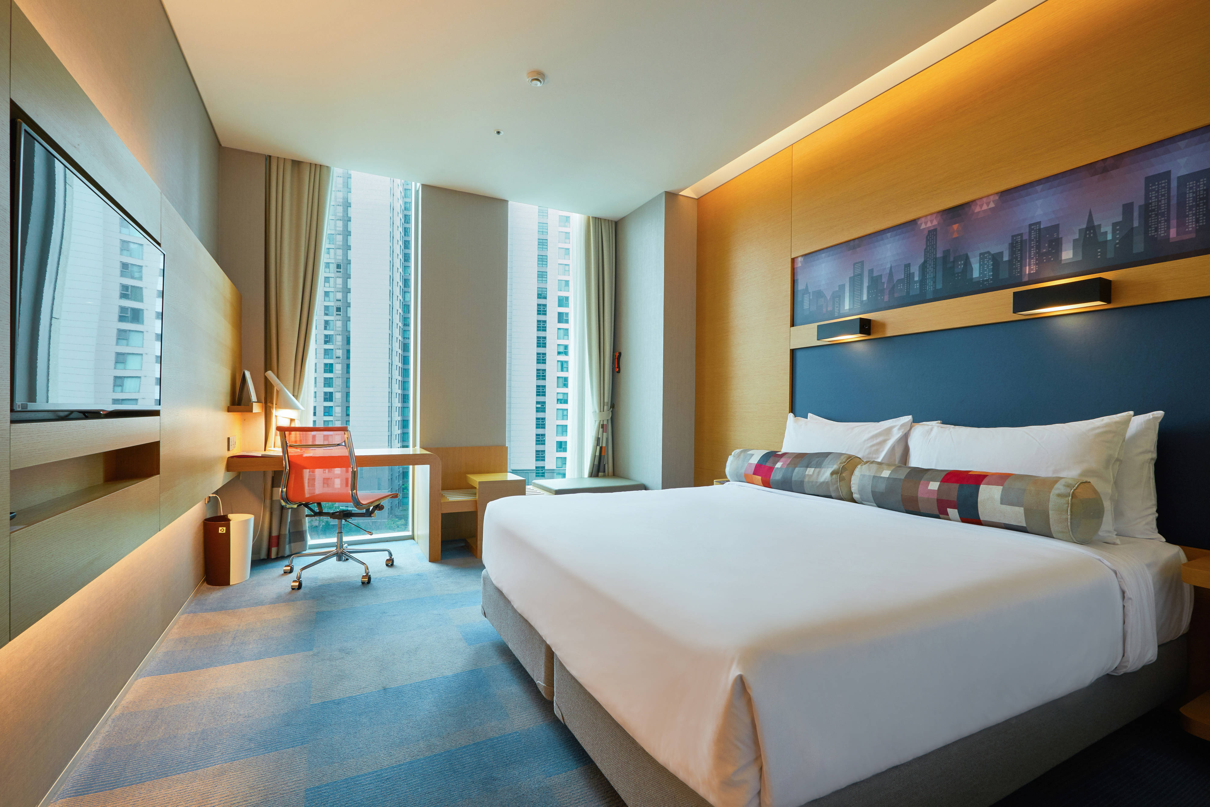 Chic Urban Hollywood Guest Room