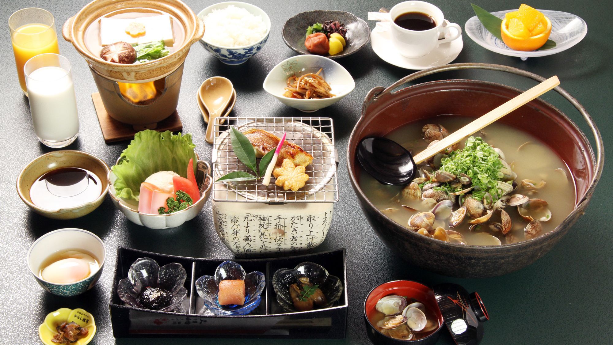 【1泊朝食】あさりがたっぷり入った味噌汁が自慢の和定食！夕食は外で朝食はホテルで☆1泊朝食付プラン♪