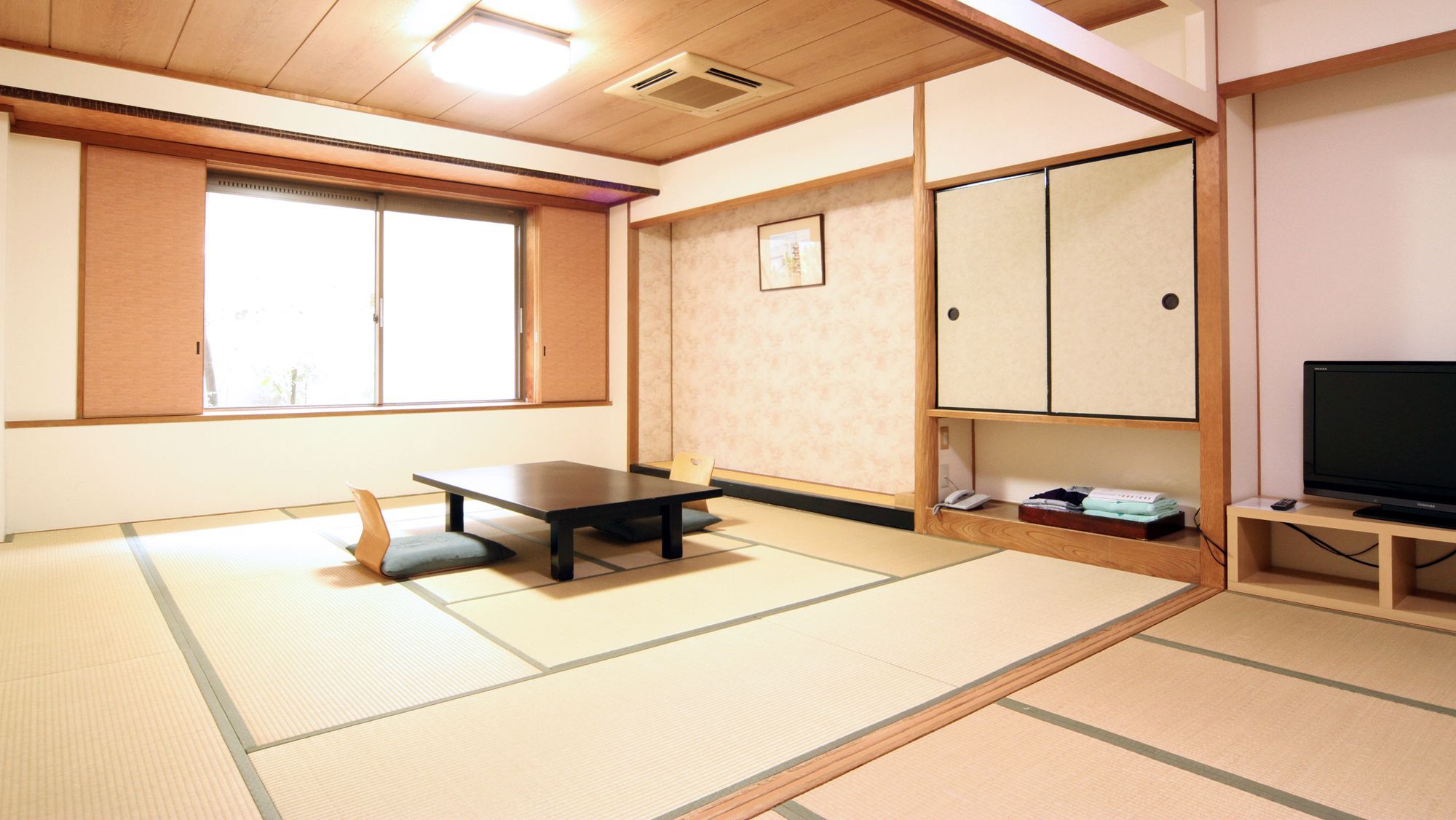 風呂なし12、5畳＋前室5畳の広々とした和室