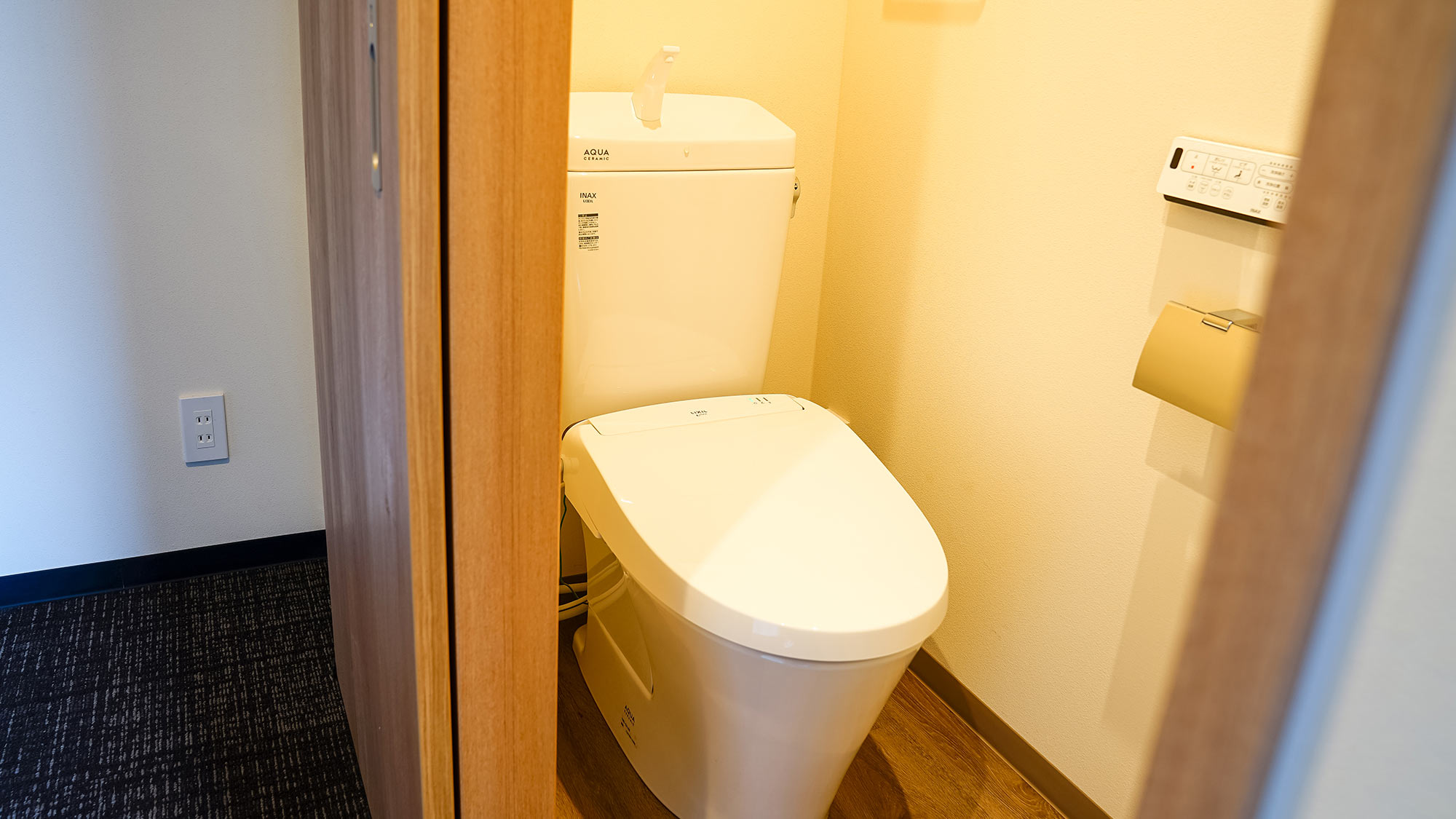 ・洋室内トイレ　洗浄機能付き