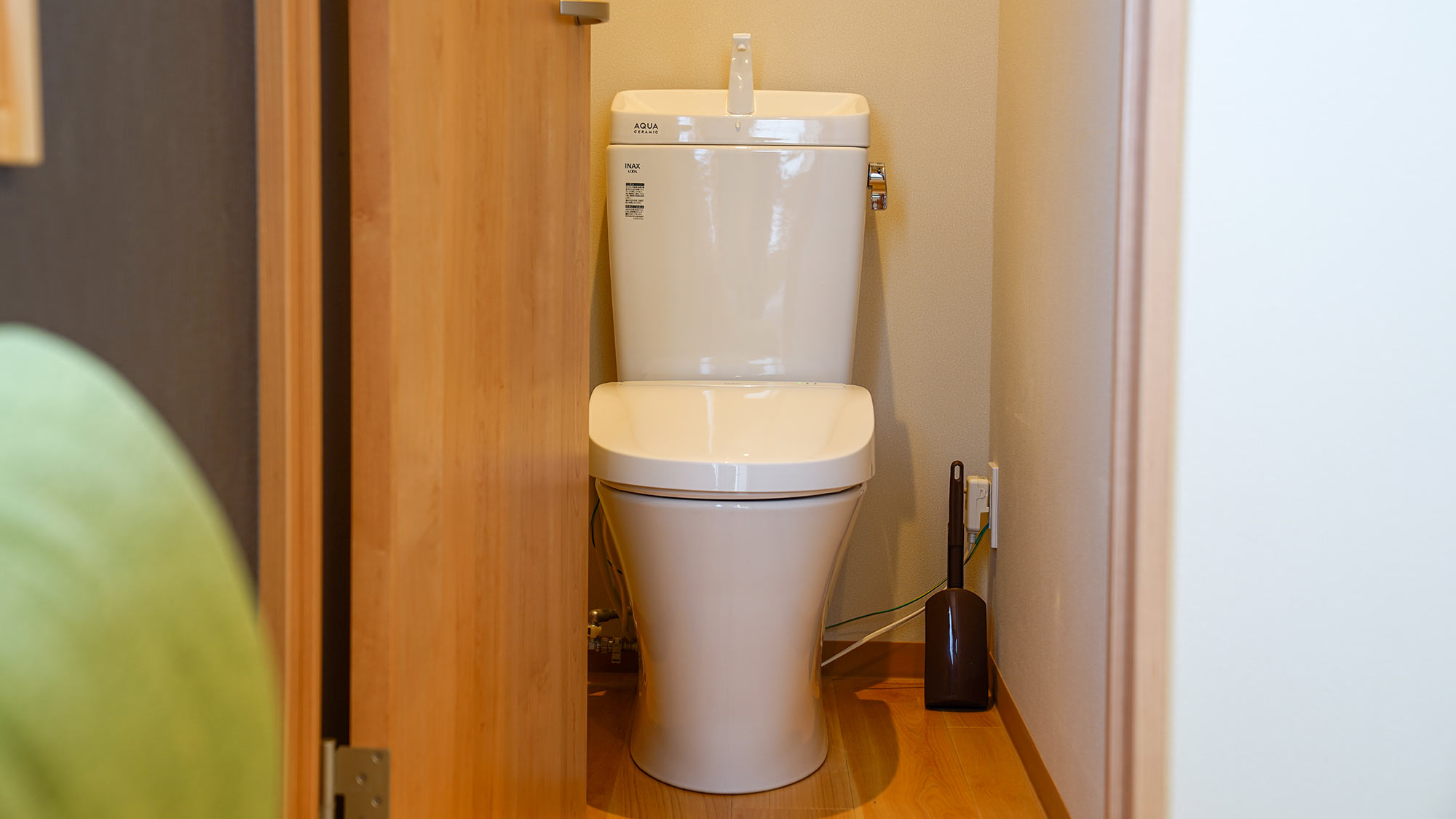 ・和室内トイレ　各客室に設置しております