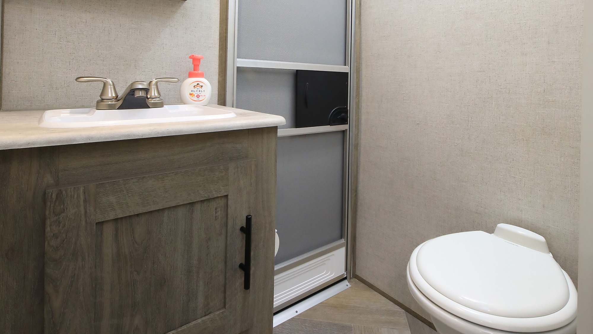 ・＜トイレ＞トイレは2か所あり、1つはデッキからつながっています！