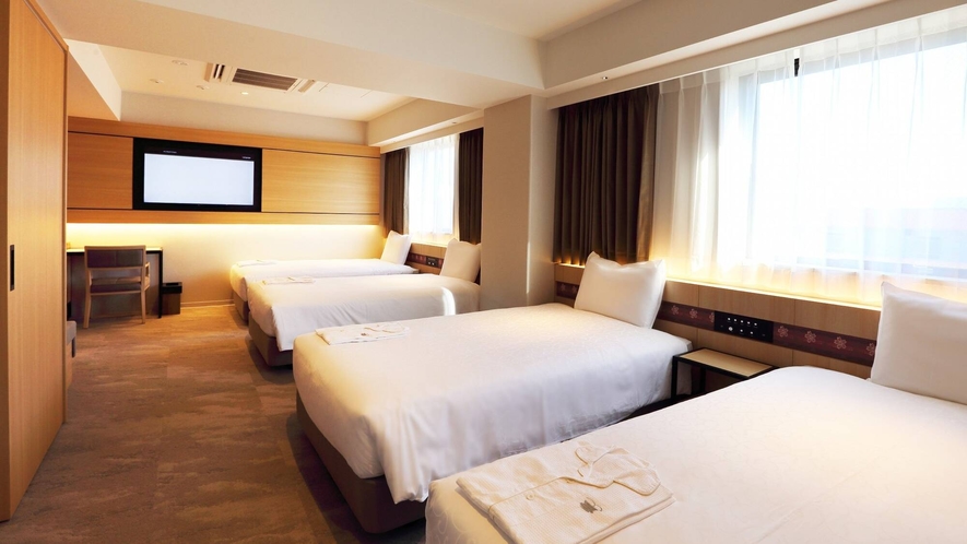 フォースルーム　奈良のホテルでは珍しく４つもベッドのあるお部屋です。女子会や家族旅行などに最適♪