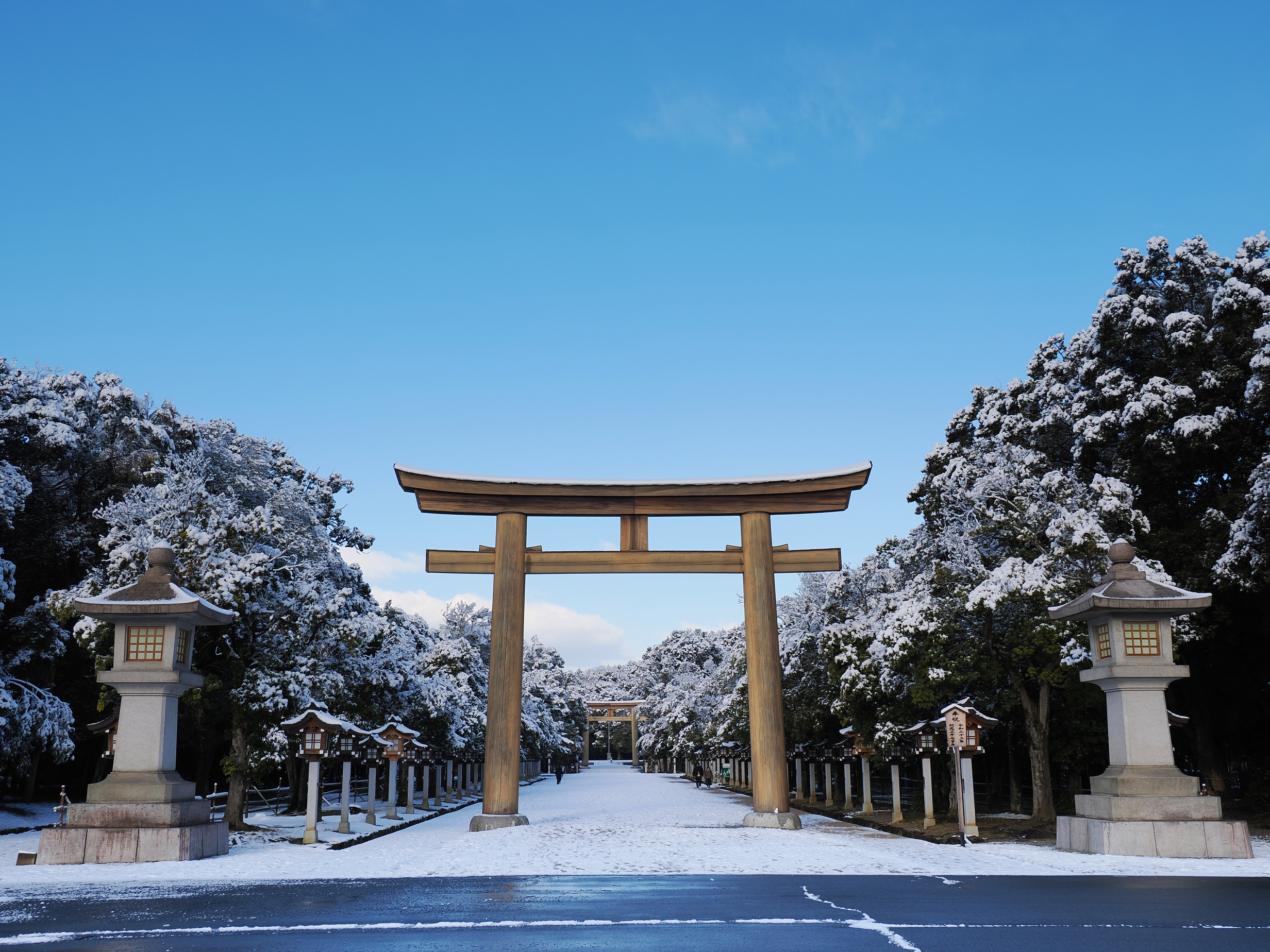 橿原神宮　表参道　雪景色