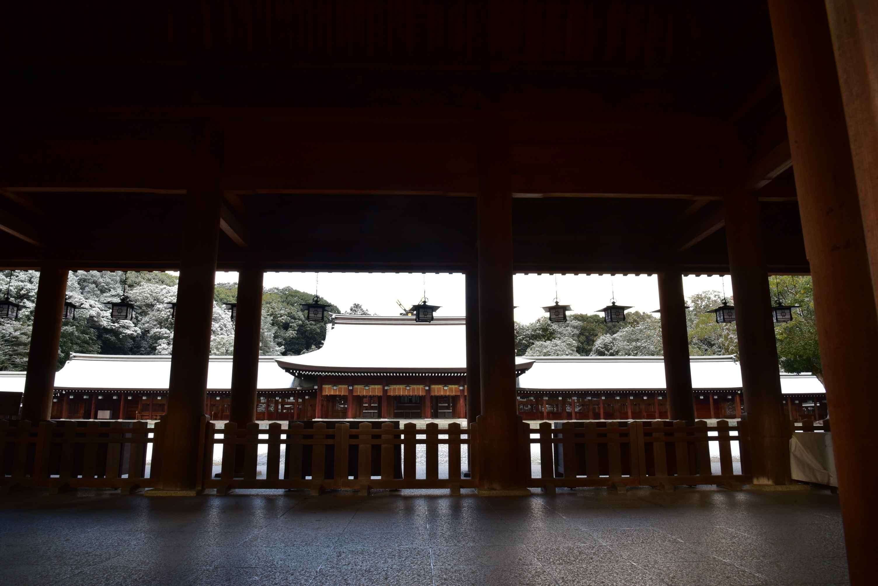 橿原神宮　内拝殿　雪景色