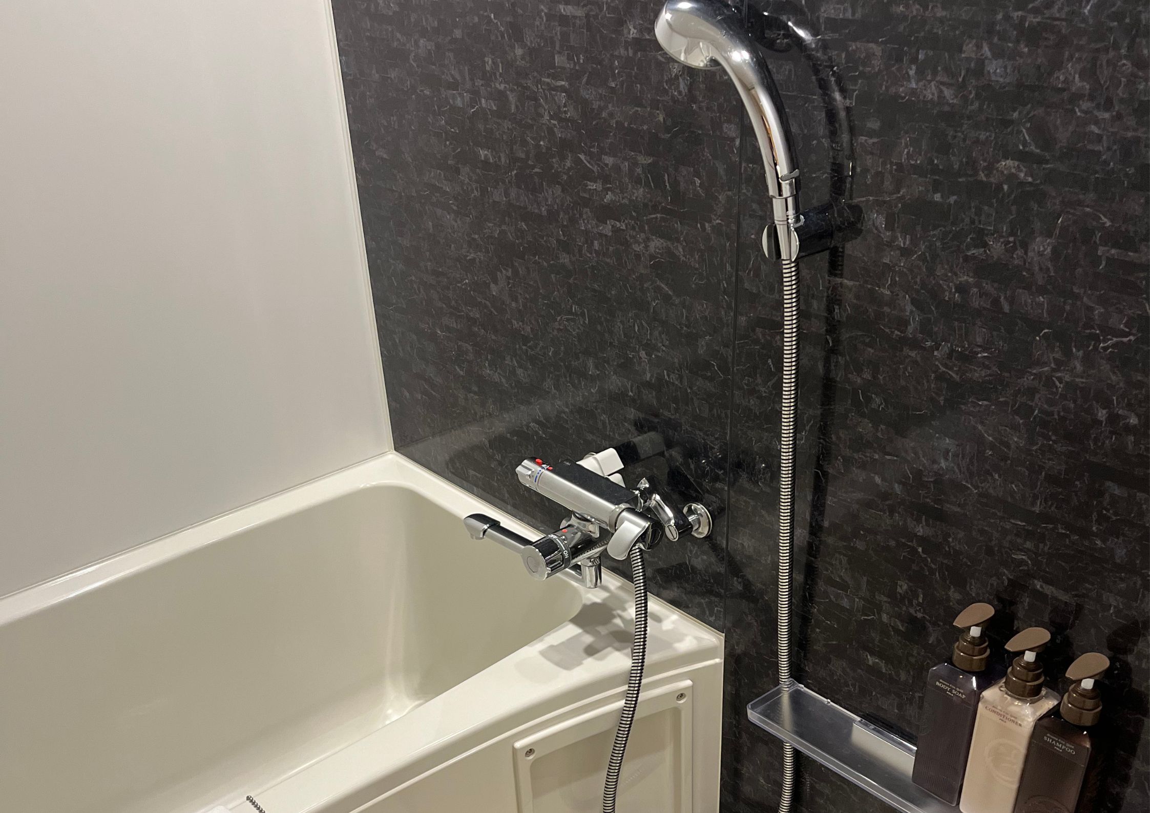 バス・トイレ別（スーペリアツインルーム、ツインエキストラルーム、フォースルーム、キングルーム）