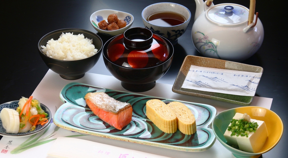 【朝食のみ】 日本海の和朝食で元気に出発！ 