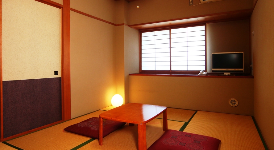 和室六畳間◆落ち着いた雰囲気のお部屋をご用意しております。