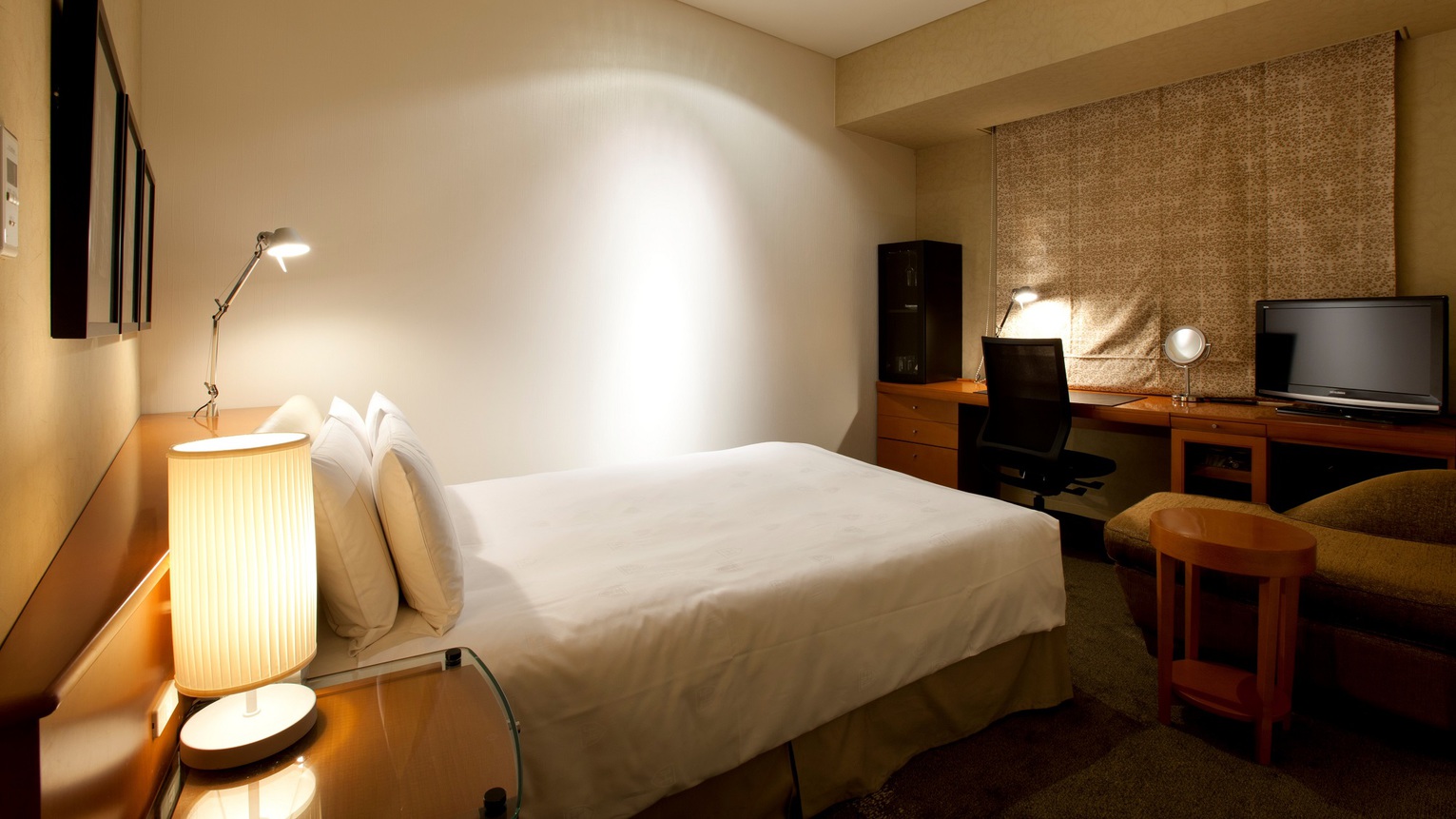 エコノミーダブル(日テレ側)