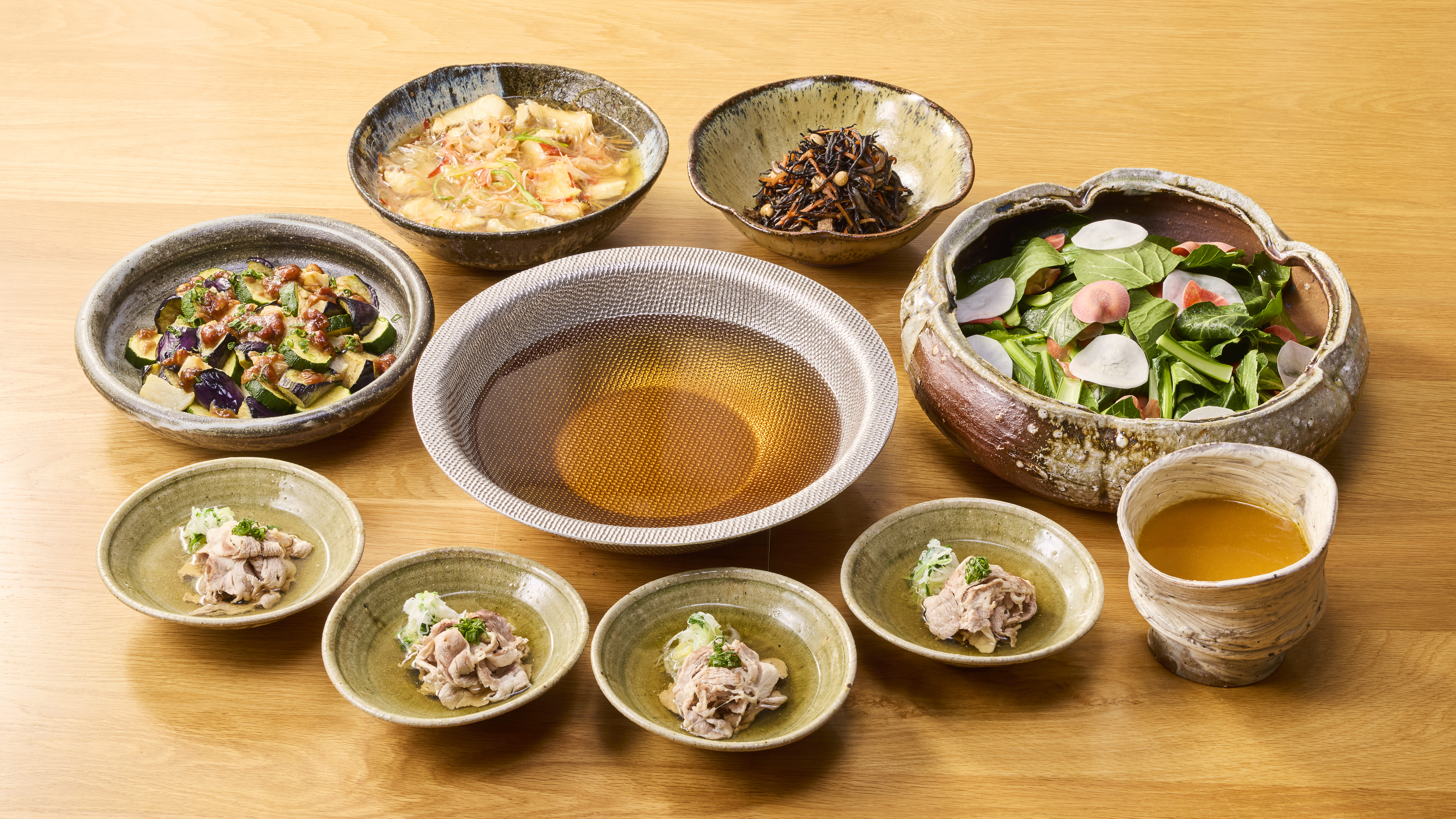 日本各地の郷土料理や特産品を使った和食（イメージ）