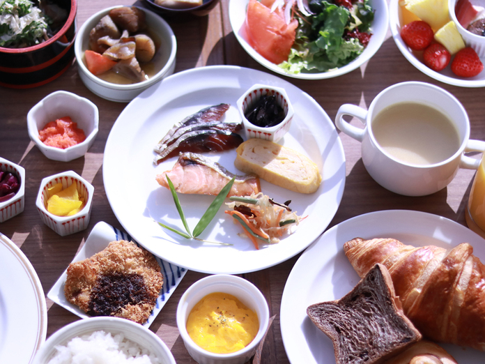 【冷えた缶ビール付】 市内観光地も徒歩圏内！出張や一人旅にも◎人気のローストビーフ丼／朝食付