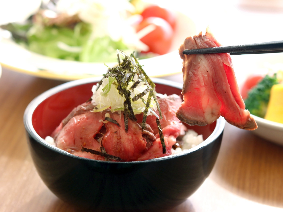 【5％OFF】【楽天スーパーSALE】『FUJITAステイ＆朝食ブッフェ』大好評のローストビーフ丼！