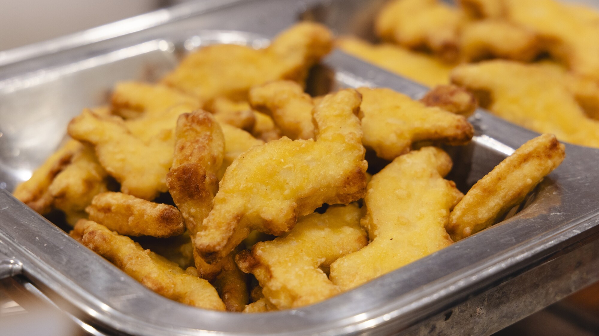 【朝食ビュッフェ】恐竜の形のチキンナゲット