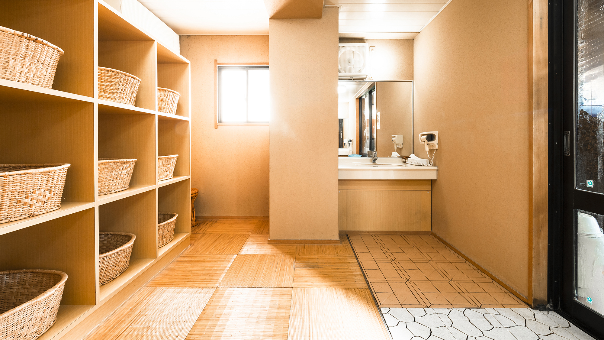 〈男性専用〉中浴場