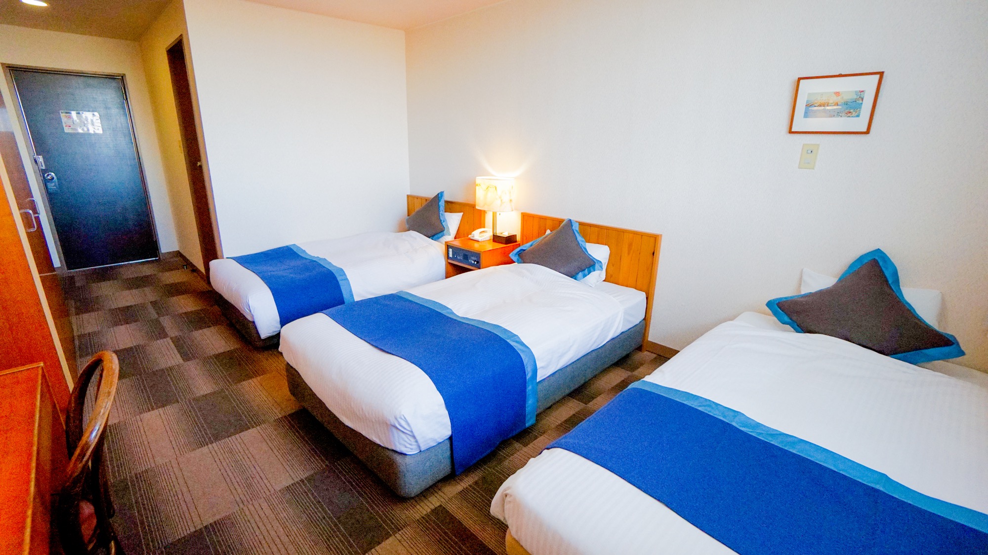 〈禁煙〉トリプルルーム【ベッド幅110cm&times;2＋100cm&times;1】