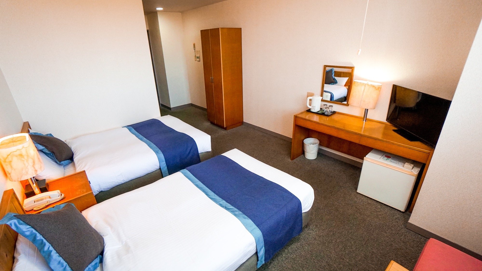 〈禁煙〉ファミリーツインルーム【ベッド幅140cm&times;1＋110cm&times;1】