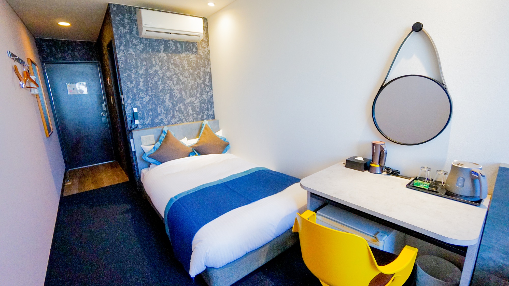 〈禁煙〉リニューアルセミダブルルーム【ベッド幅120cm&times;1＋ソファー付き】