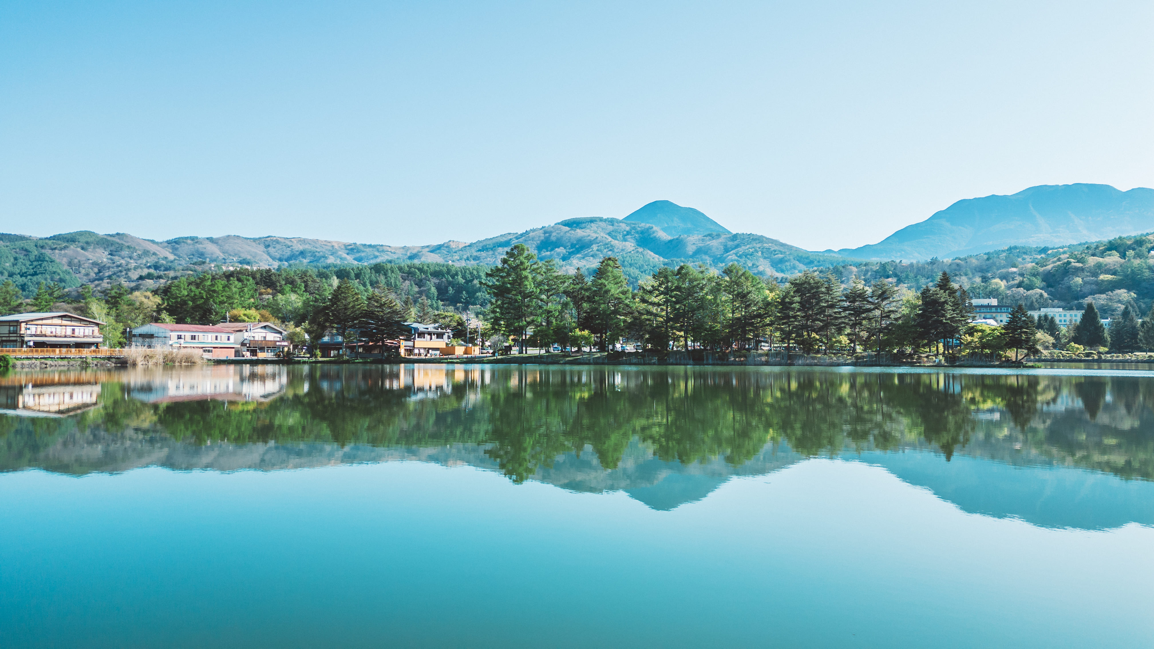 四季折々さまざまな表情をみせる蓼科湖
