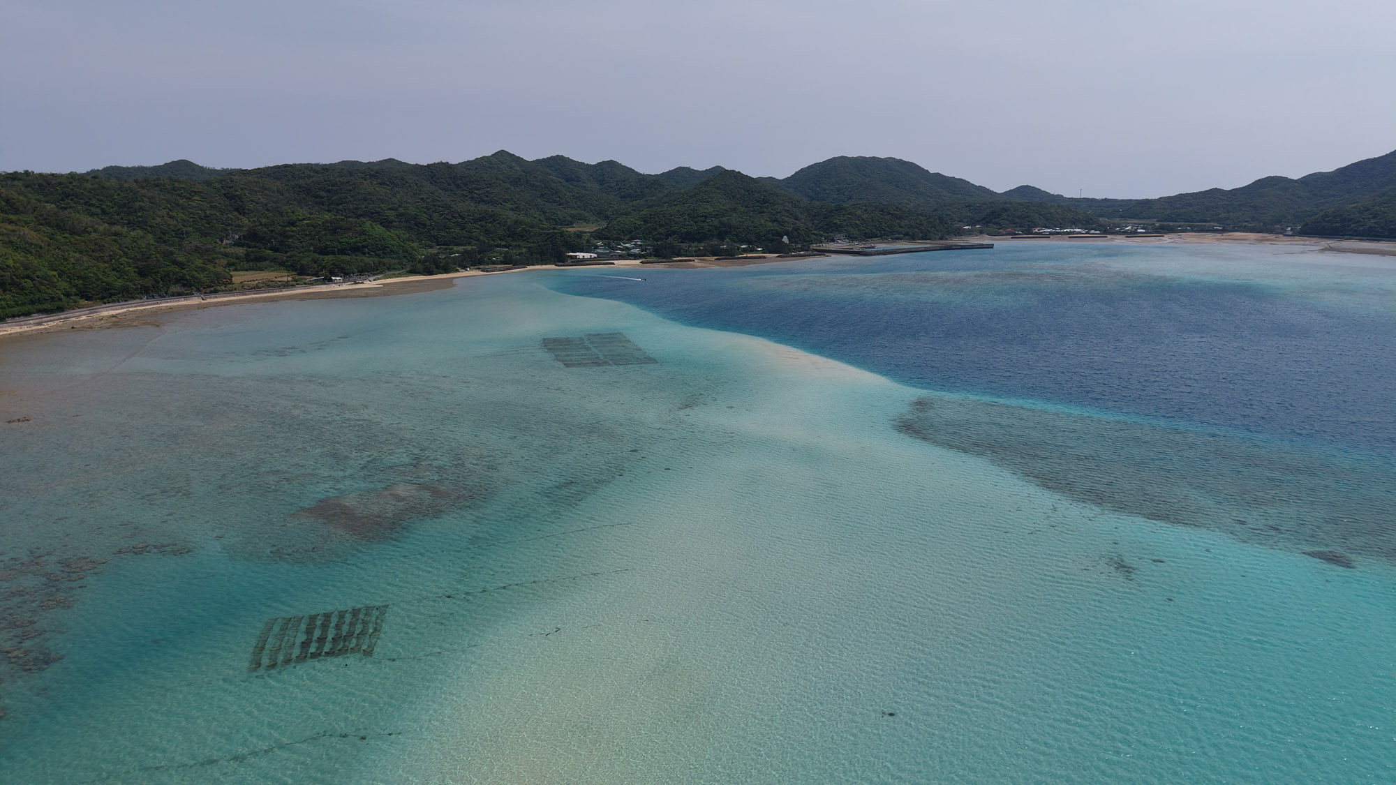 奄美の海は様々な表情を見せてくれます