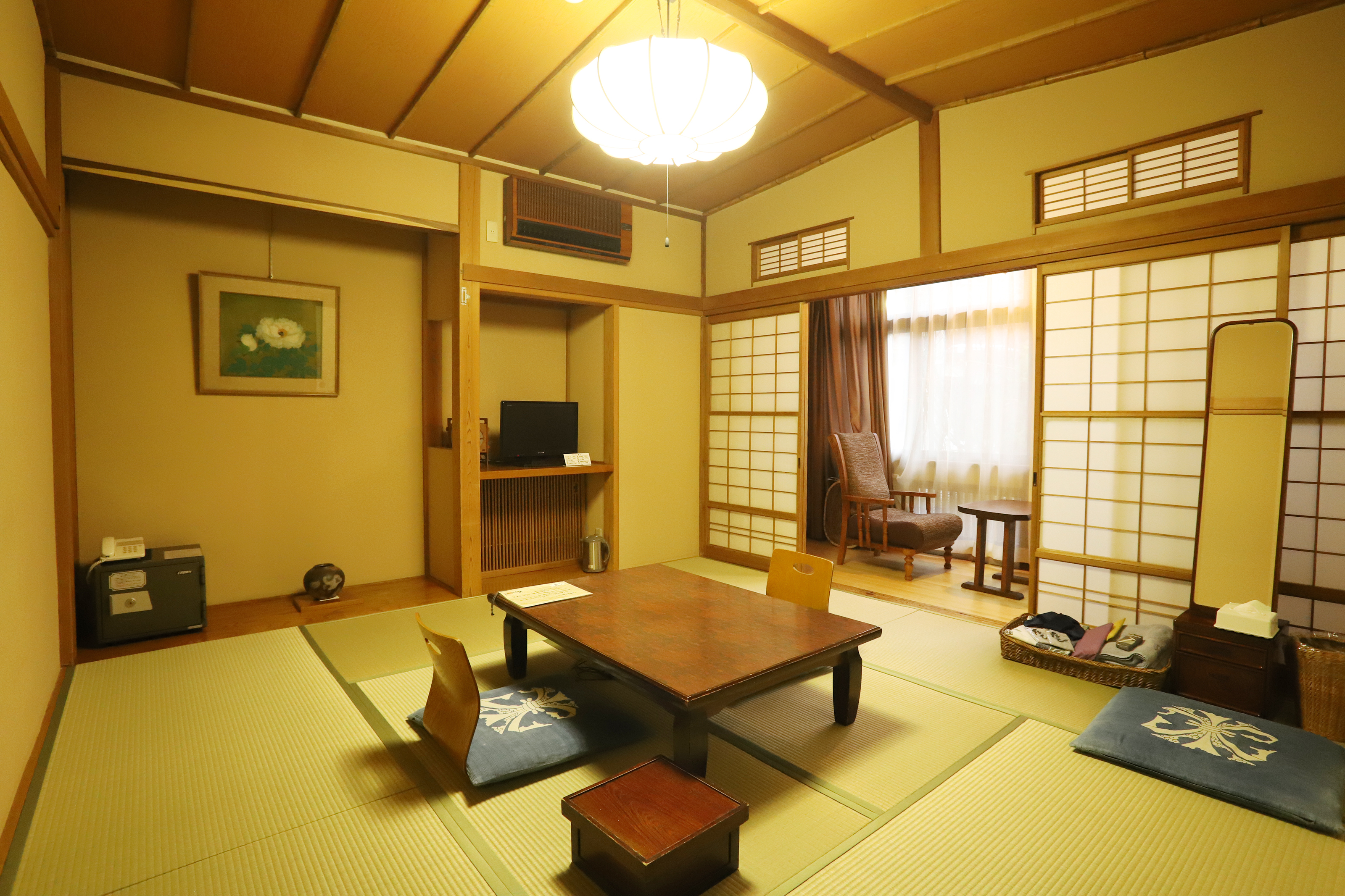 和室8帖 山桜の間 2階(バス・トイレ付)【麻釜通り側】