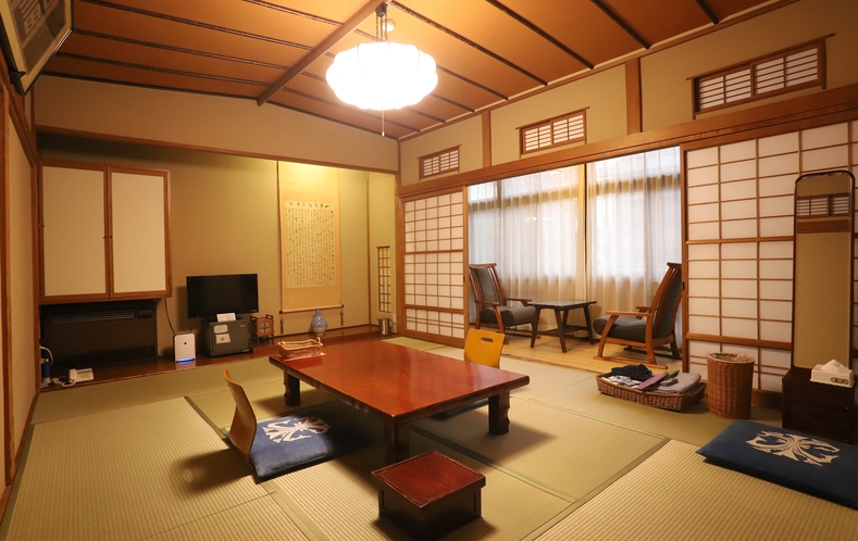 和室10帖 菊の間 2階(トイレ付)【麻釜通り側】