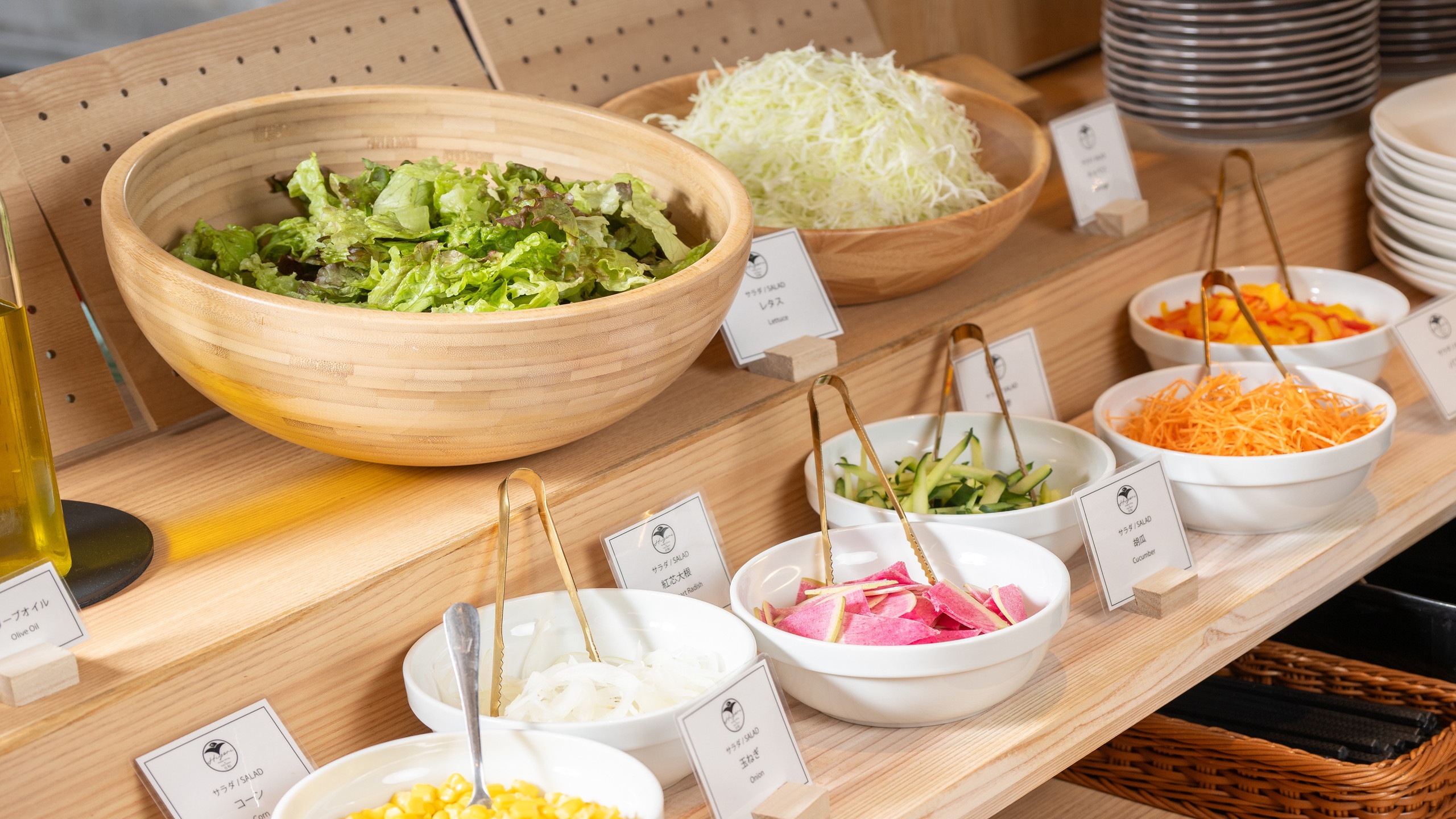 朝食　サラダ一例