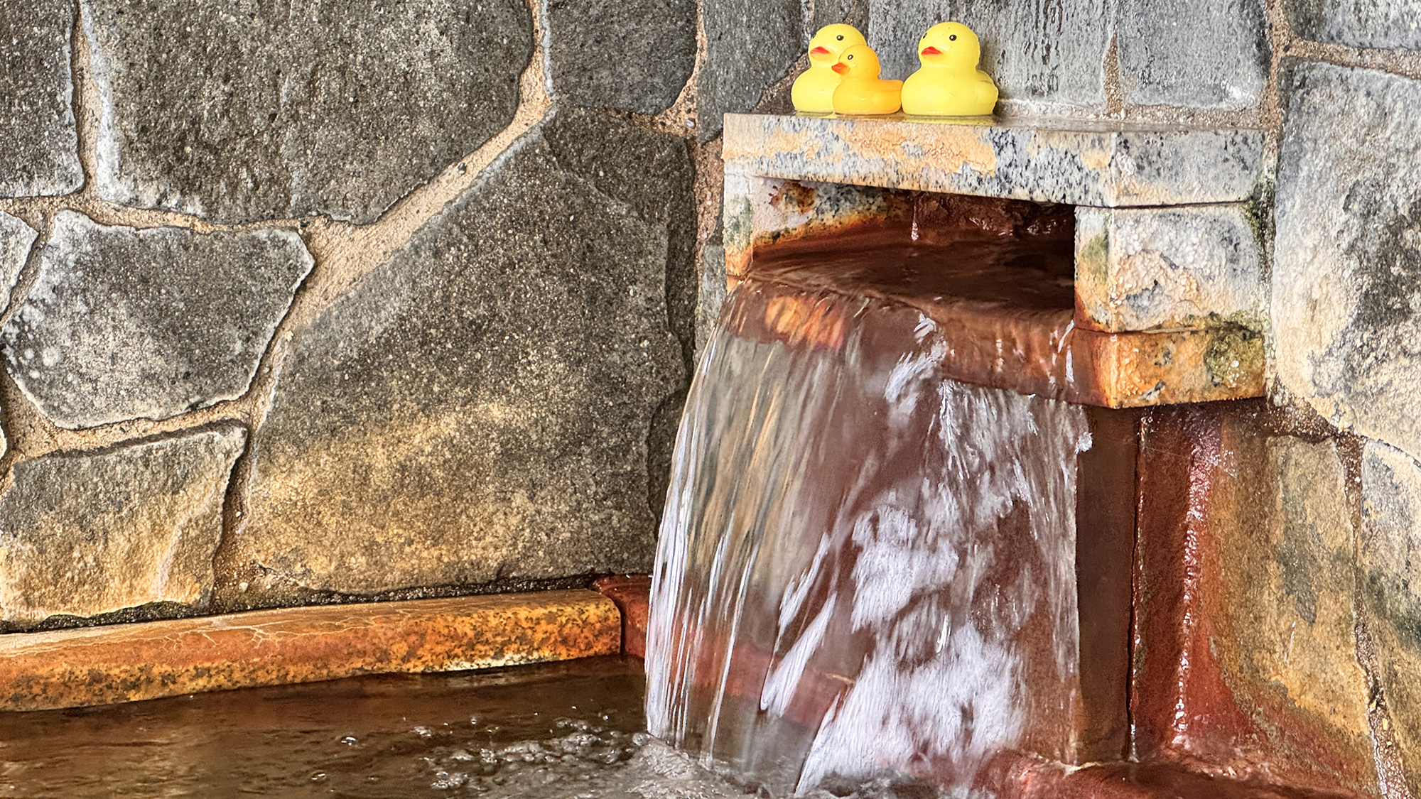 【温泉】女湯。当館の温泉は肌あたりが優しい、ゆっくりと楽しめるお湯です。