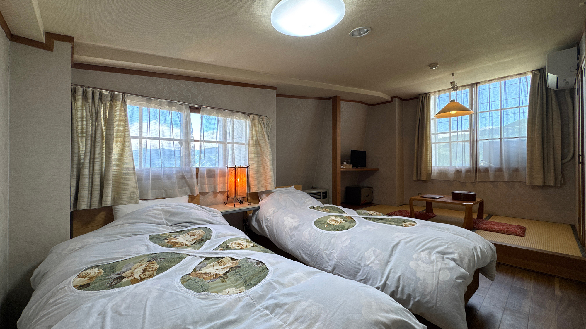 ★和洋室（トイレ付）ツインベッド　Wi-Fi利用可能 