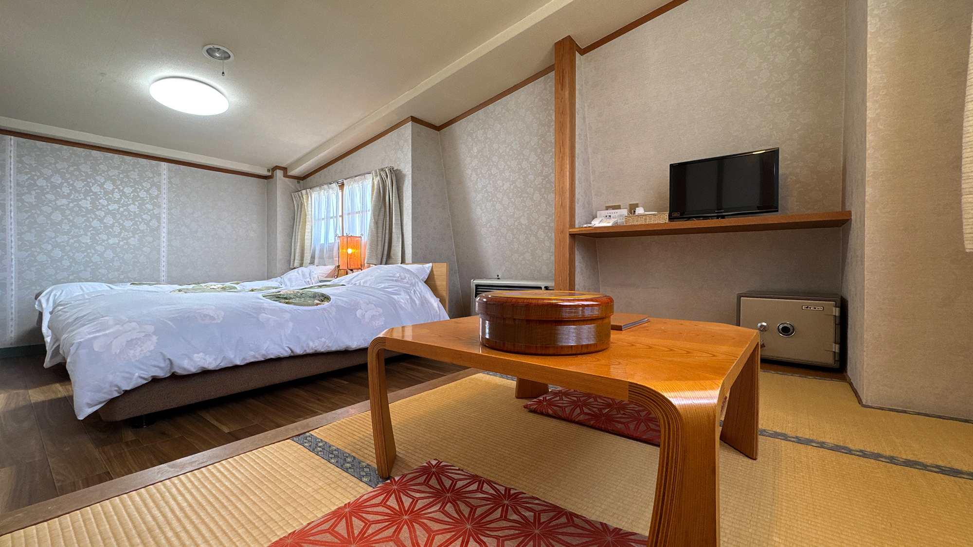 ★和洋室（トイレ付）ツインベッド　Wi-Fi利用可能 