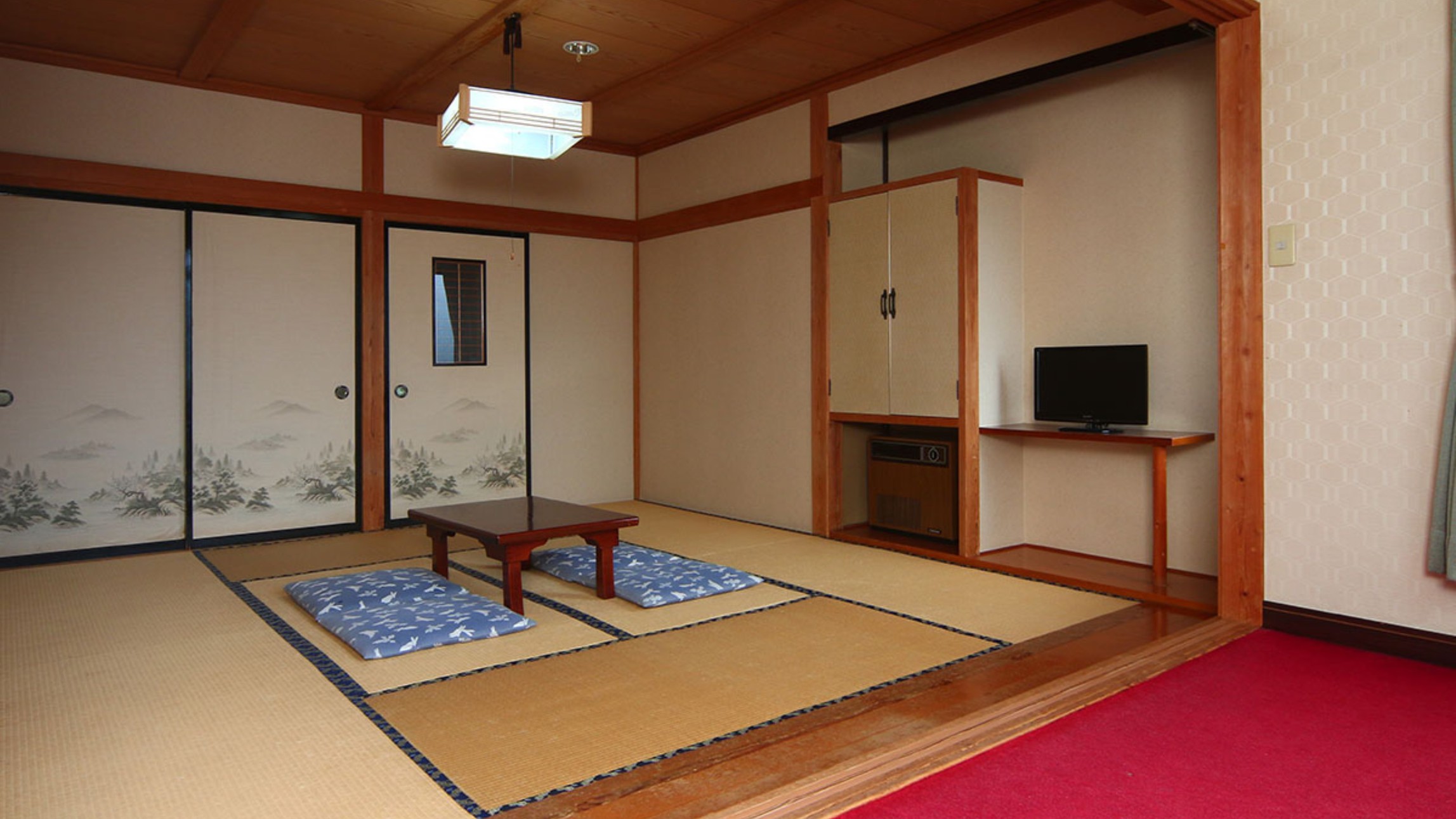 12帖和室◆一段高くなっているステージには大きな荷物を置けますので、お部屋を広くご利用いただけます。