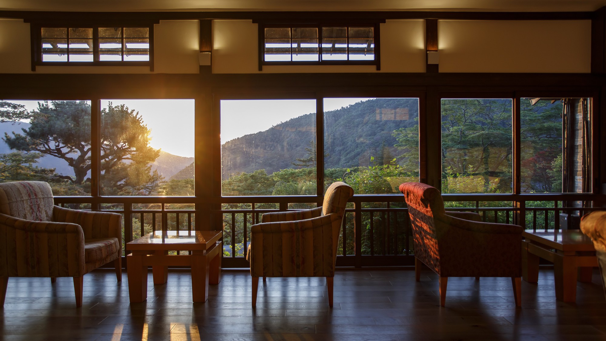ゆったりとくつろげるお席で、雄大な景色を眺める。
