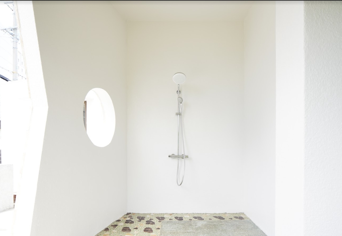 屋外シャワールーム