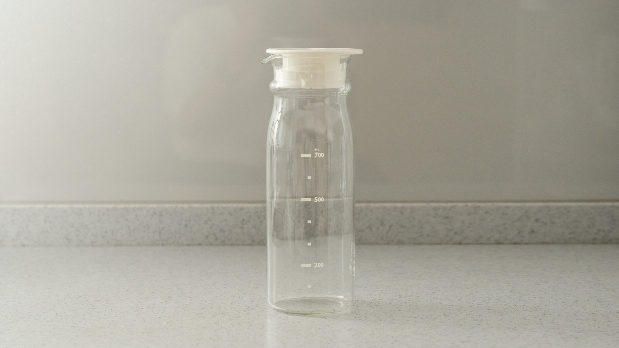 【部屋備品】ピッチャー　ロビーに設置しているウォーターサーバーのお水はお部屋にお持ちいただけます