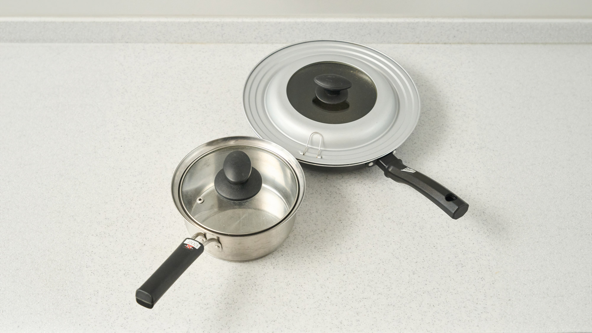 【＜有料＞貸出備品】 鍋（110円） ・ フライパン（110円）