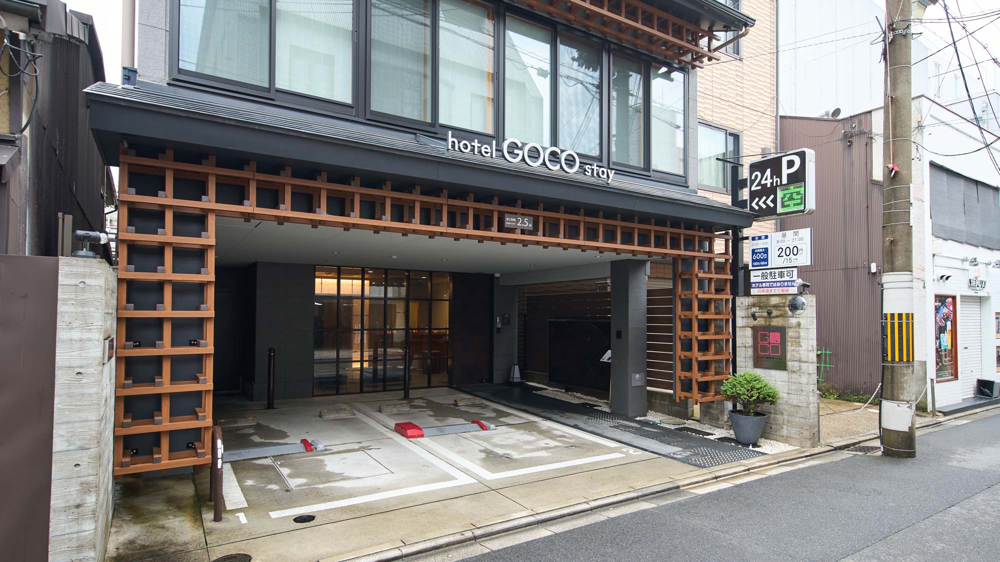 四条河原町から徒歩5分。京都観光の拠点に最適なロケーションです。