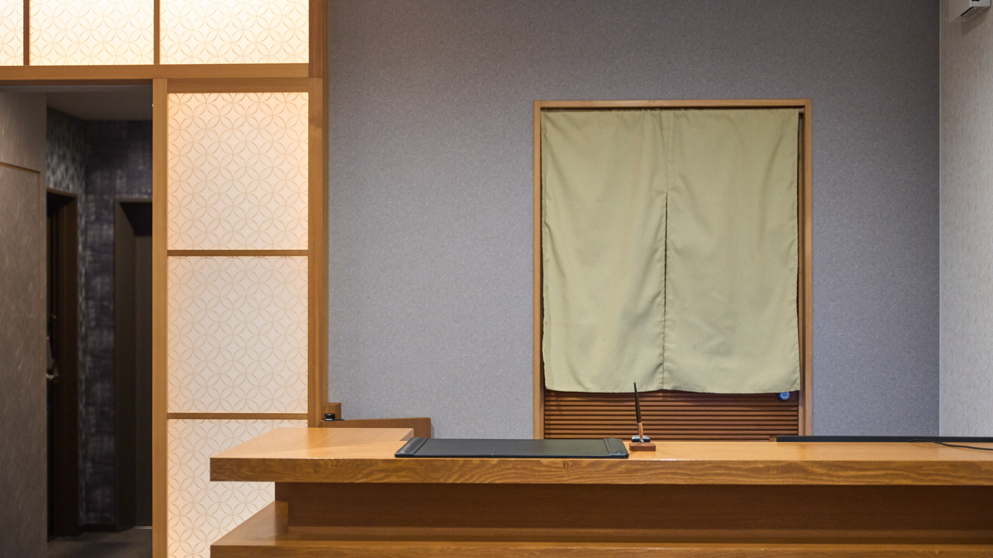 【フロント】チェックインは夜22時までです