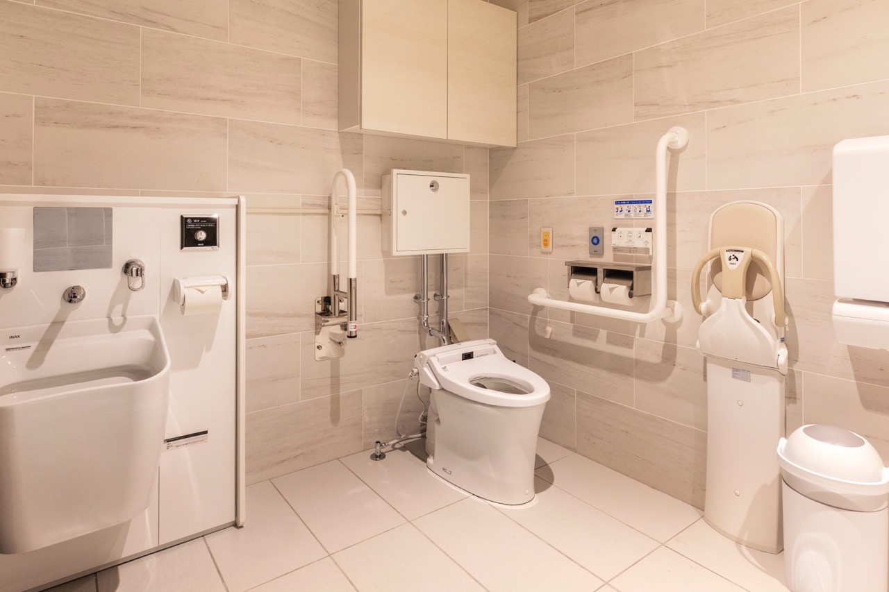 1F フロア バリアフリートイレ